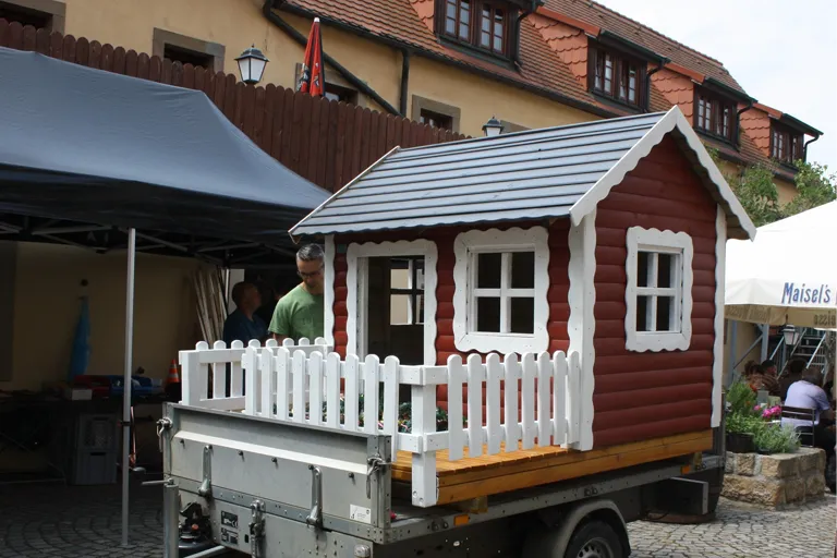 Kinderspielhaus in rot gebaut von LinoPro 